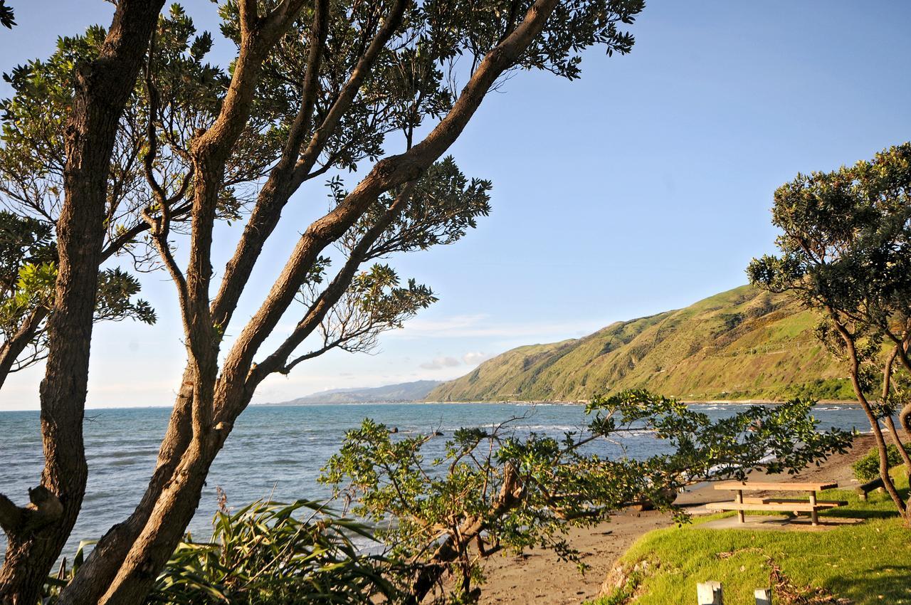 Kapiti Waves Beach Retreat Pukerua Bay Exterior foto