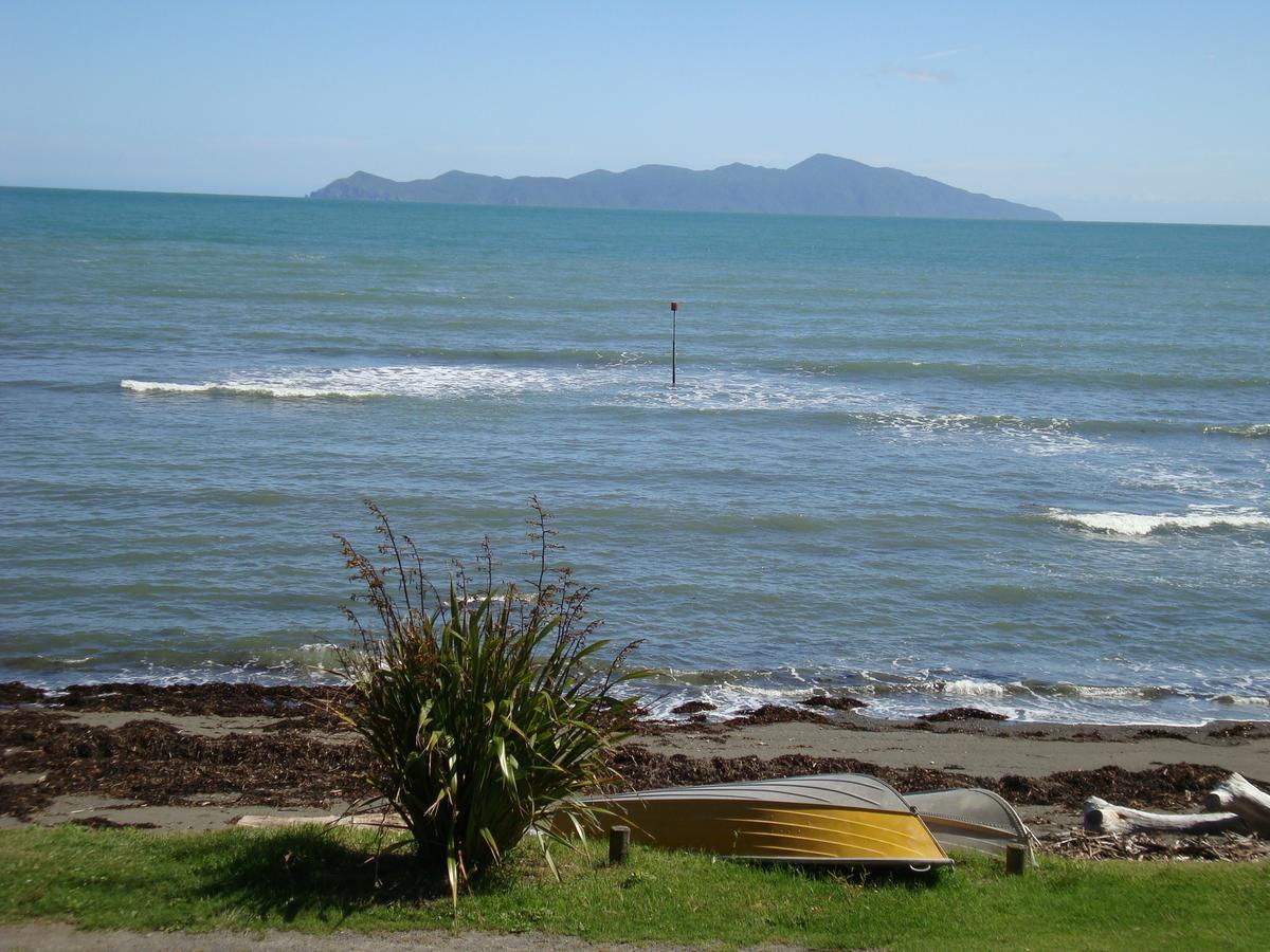 Kapiti Waves Beach Retreat Pukerua Bay Exterior foto